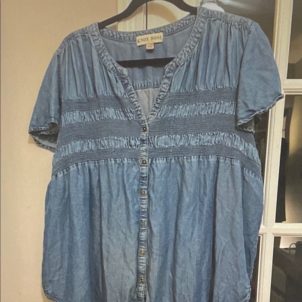 Knox Rose Denim Blue Short-Sleeve Button Front Smocked Top
